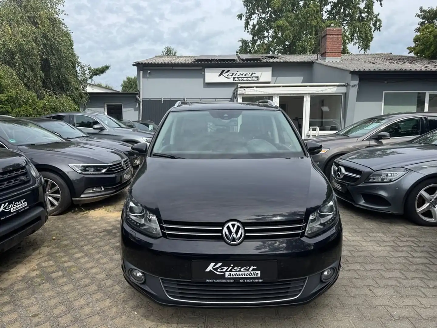 Volkswagen Touran Highline-Autom.-Panorama-Navi-Kamera-Xenon-AHK Schwarz - 2