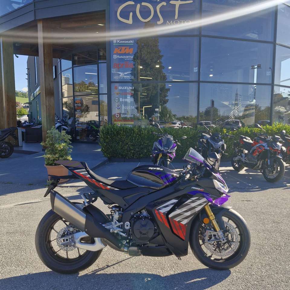 Aprilia RSV4 APRILIA RSV4 1100 FACTORY