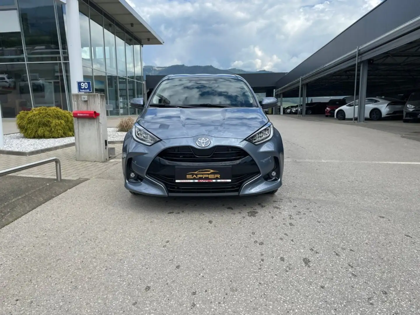 Toyota Yaris - 1,5 l Hybrid Teamplayer Grau - 2