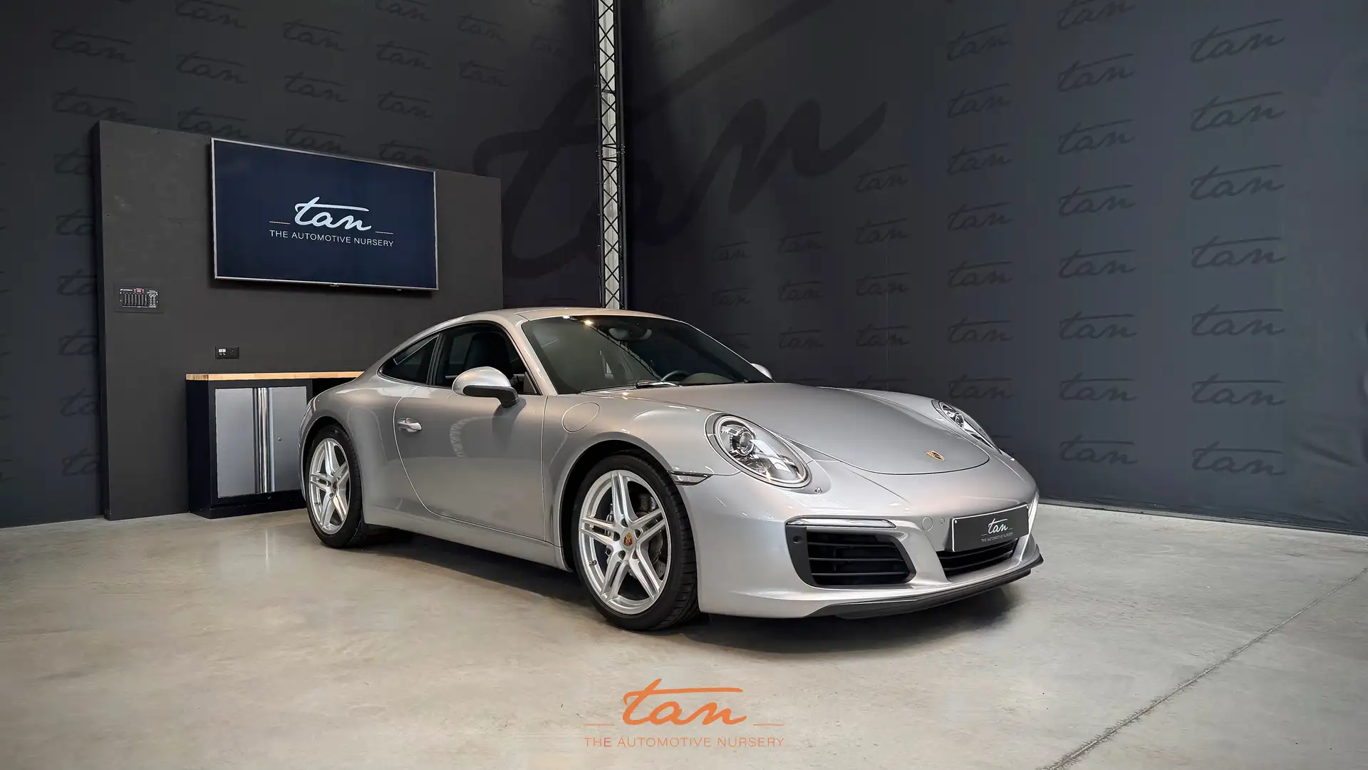 Porsche 991 Phase II  3.0 Turbo Carrera 2 Coupé PDK Срібний - 1