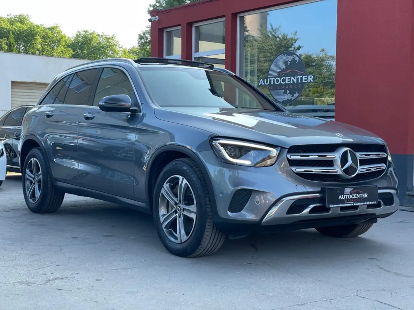 Mercedes-Benz GLC 300 d 4Matic*PANO*LED*BURMESTER*AMBIENTE Grau - 2