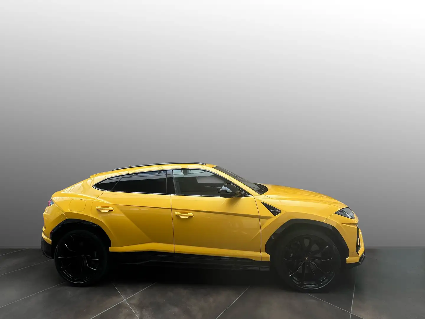 Lamborghini Urus Желтый - 2