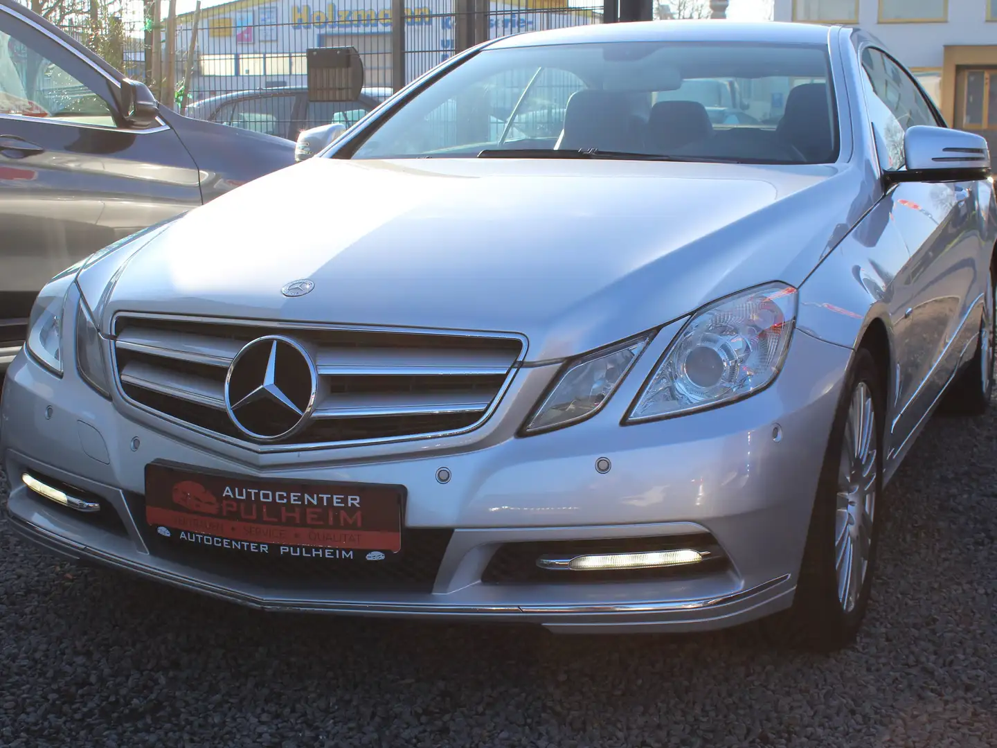 Mercedes-Benz E 200 E 200 COUPE°NAVI°STZHG°TÜV NEU°LED Grau - 2
