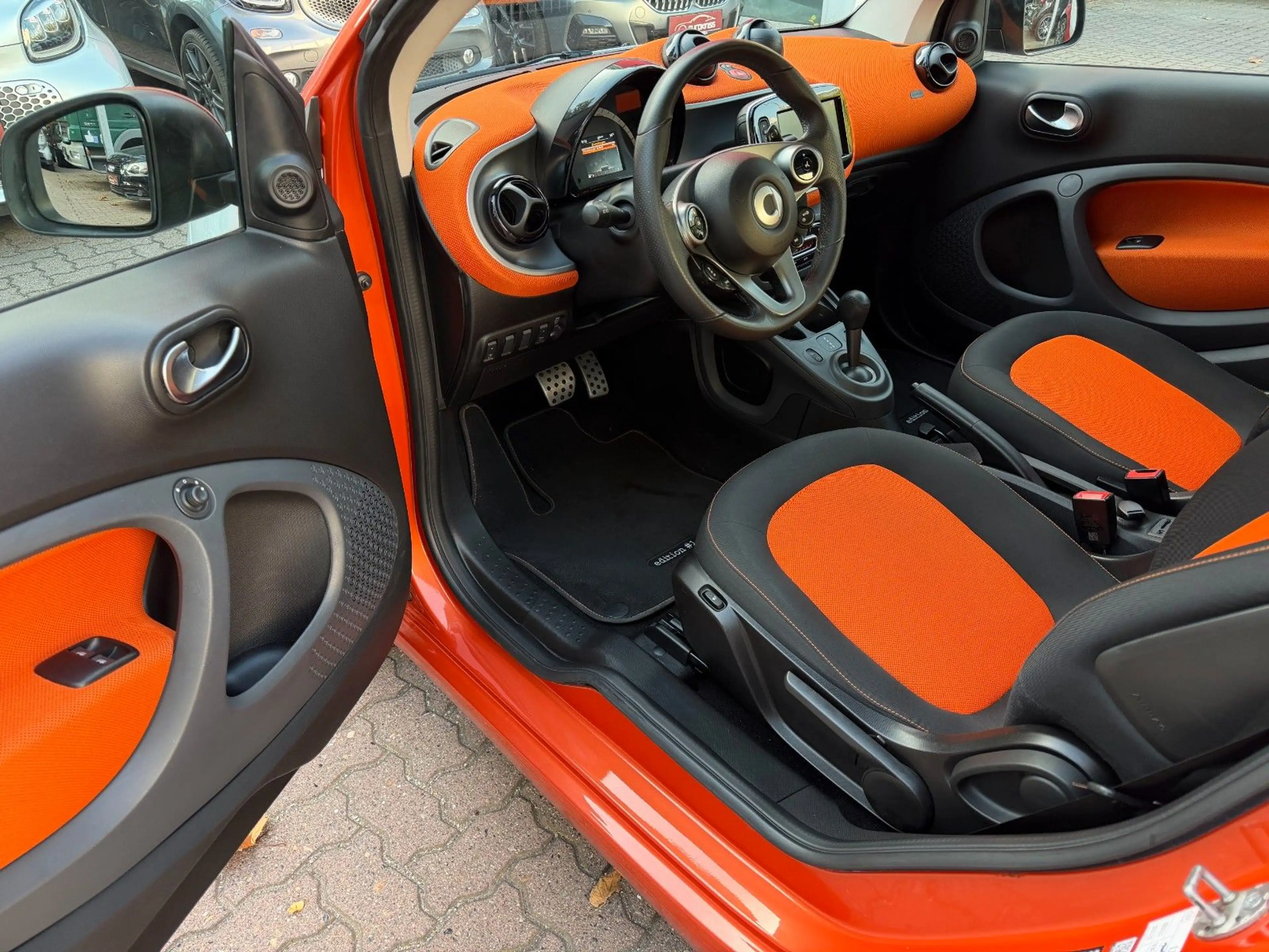 smart forTwo fortwo TWIN Edition#1*SPORT*PANO*NAV*SHZ*PTS*KAM — photo 4