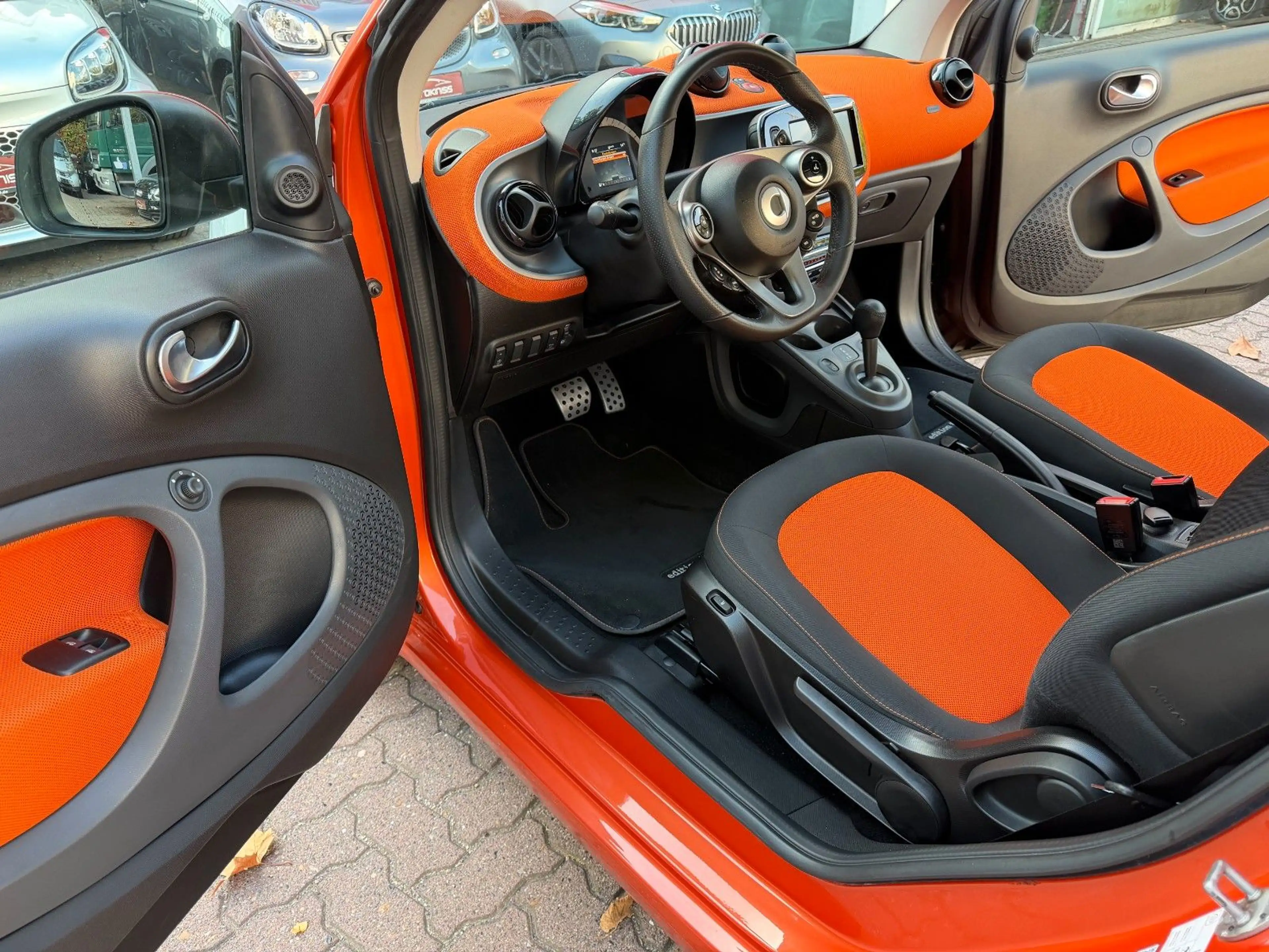 smart forTwo fortwo TWIN Edition#1*SPORT*PANO*NAV*SHZ*PTS*KAM — photo 17