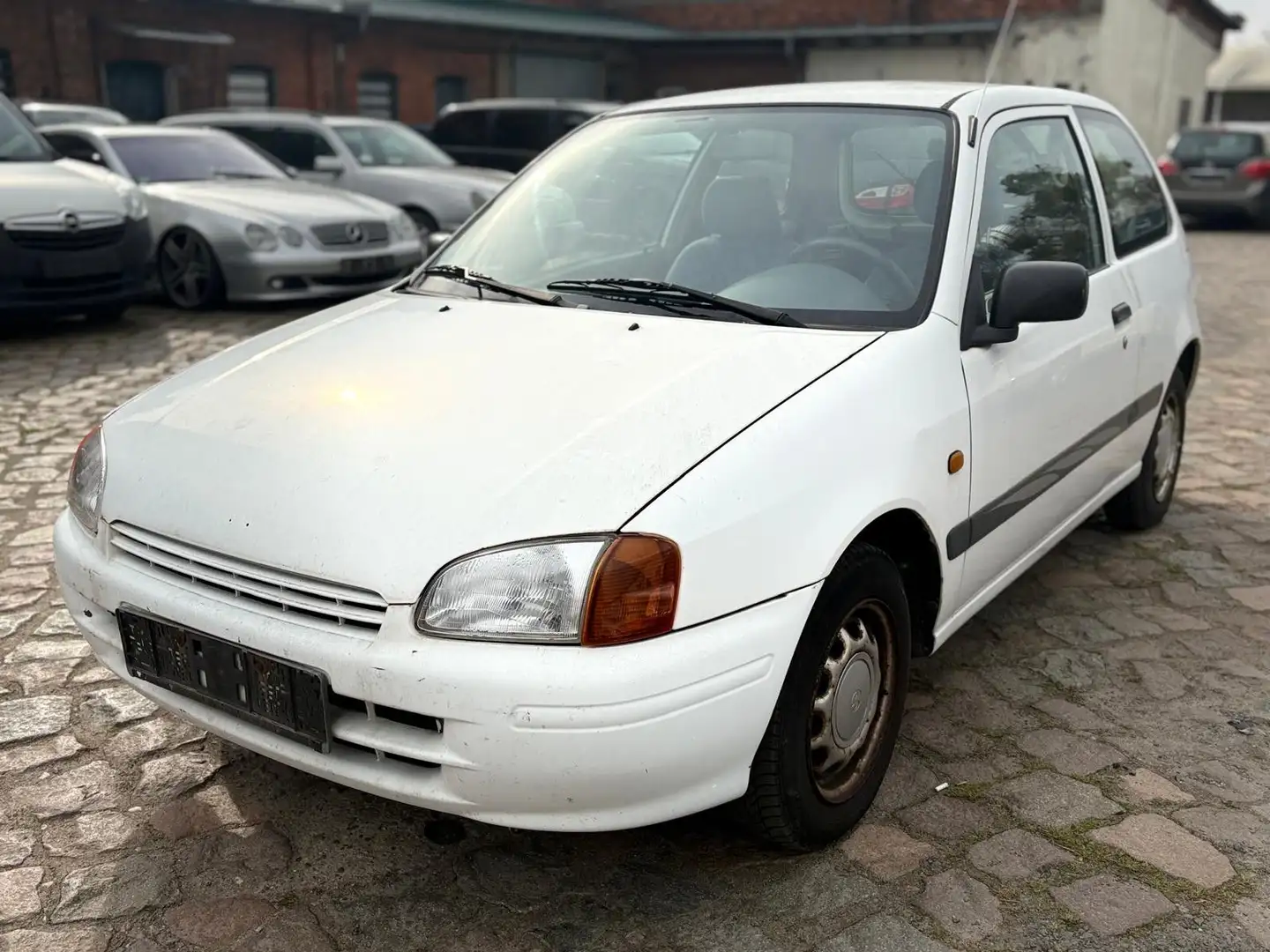 Toyota Starlet Blanco - 1