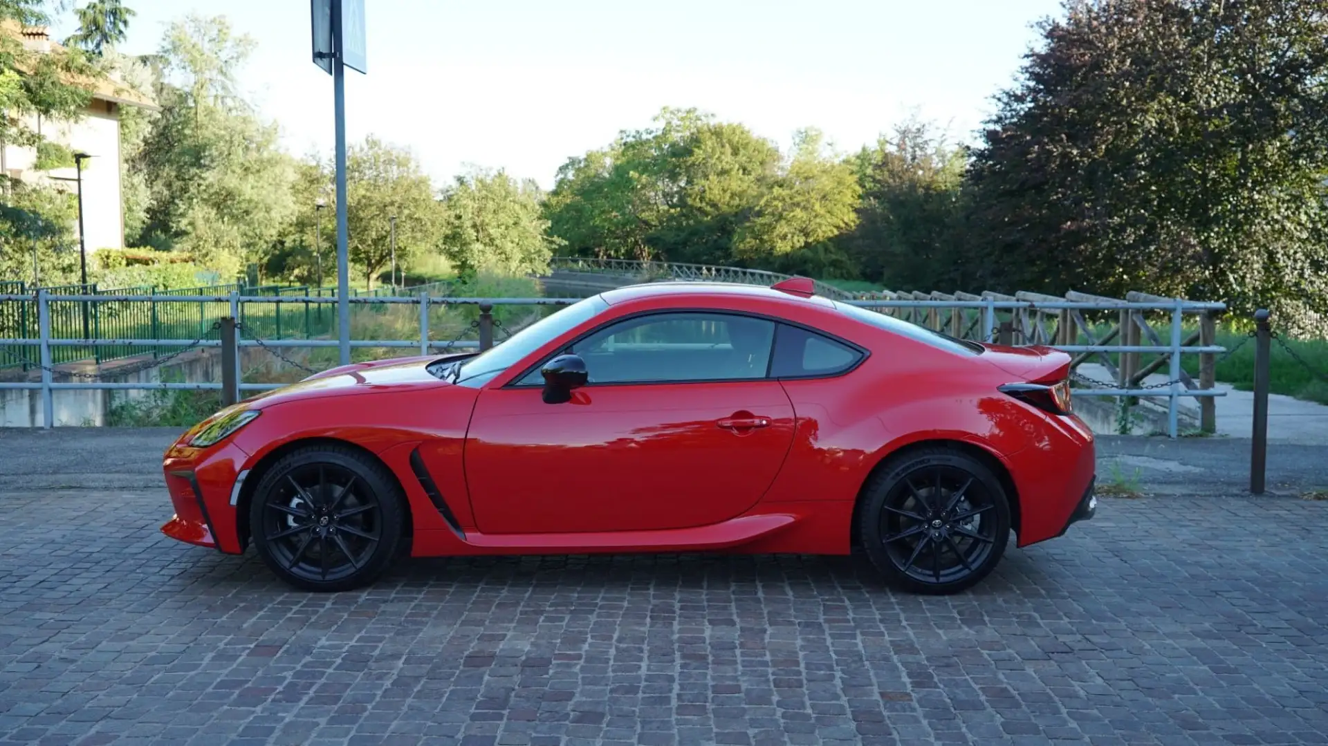 Toyota GR86 2.4 Premium Sport - 2