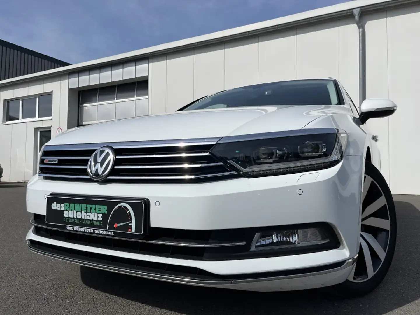 Volkswagen Passat Variant 2.0 TDI DSG 4Motion Highline R-Line 112€ m. 20% Blanco - 1