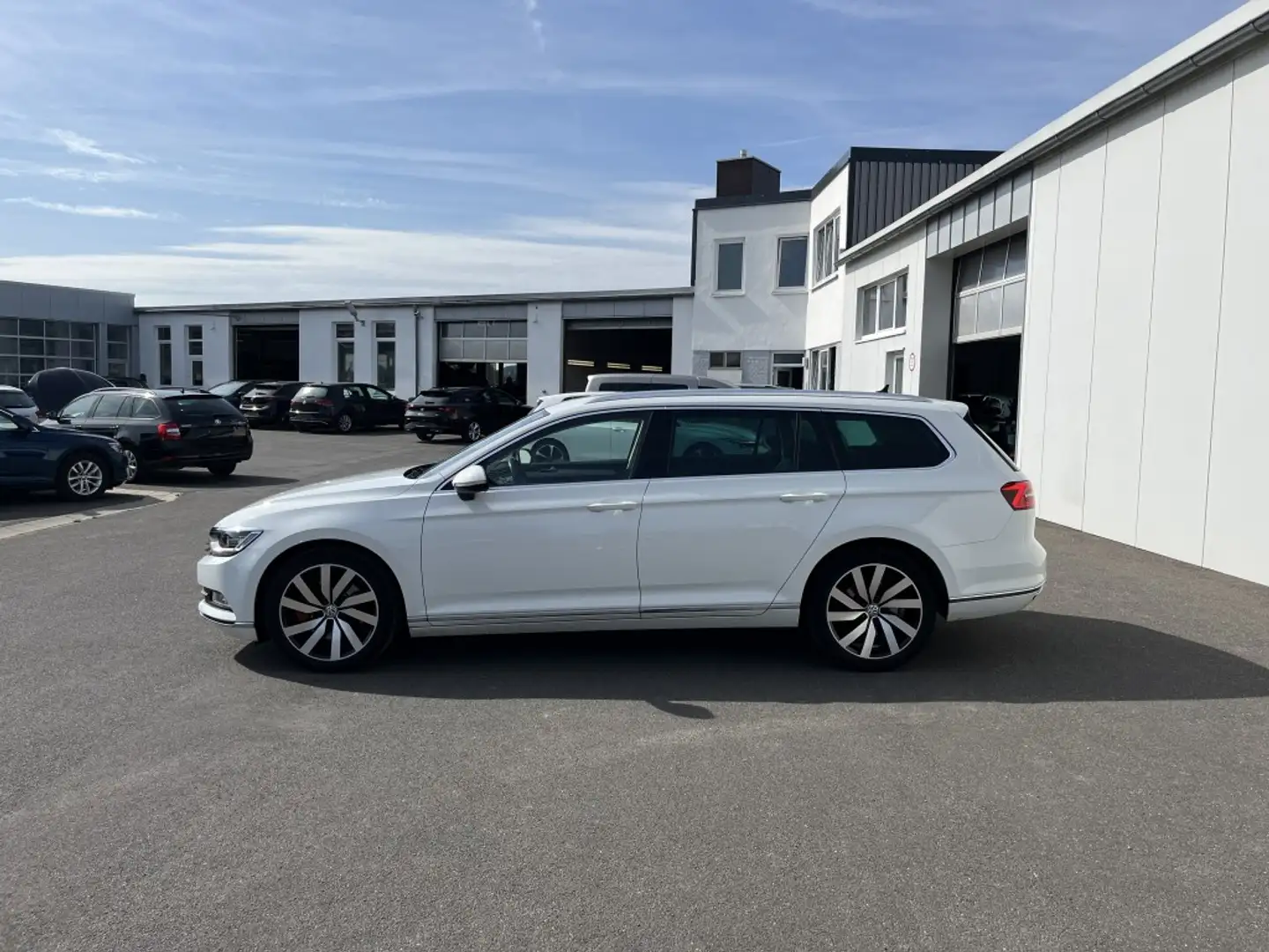 Volkswagen Passat Variant 2.0 TDI DSG 4Motion Highline R-Line 112€ m. 20% Blanco - 2