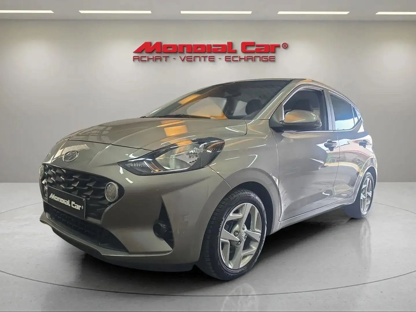 Hyundai i10 i10 1.0i Twist Techno Pack Beige - 1