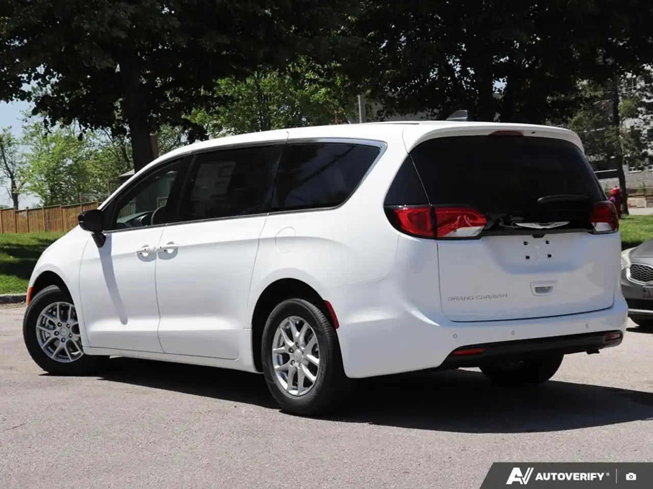 Chrysler Grand Caravan снимка Chrysler Grand Caravan