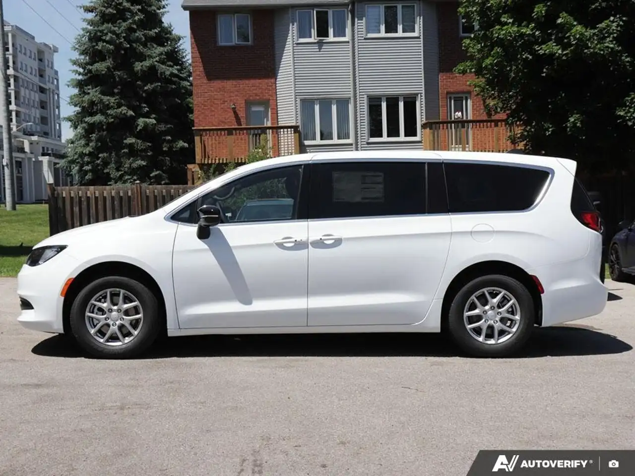 Chrysler Grand Caravan снимка Chrysler Grand Caravan