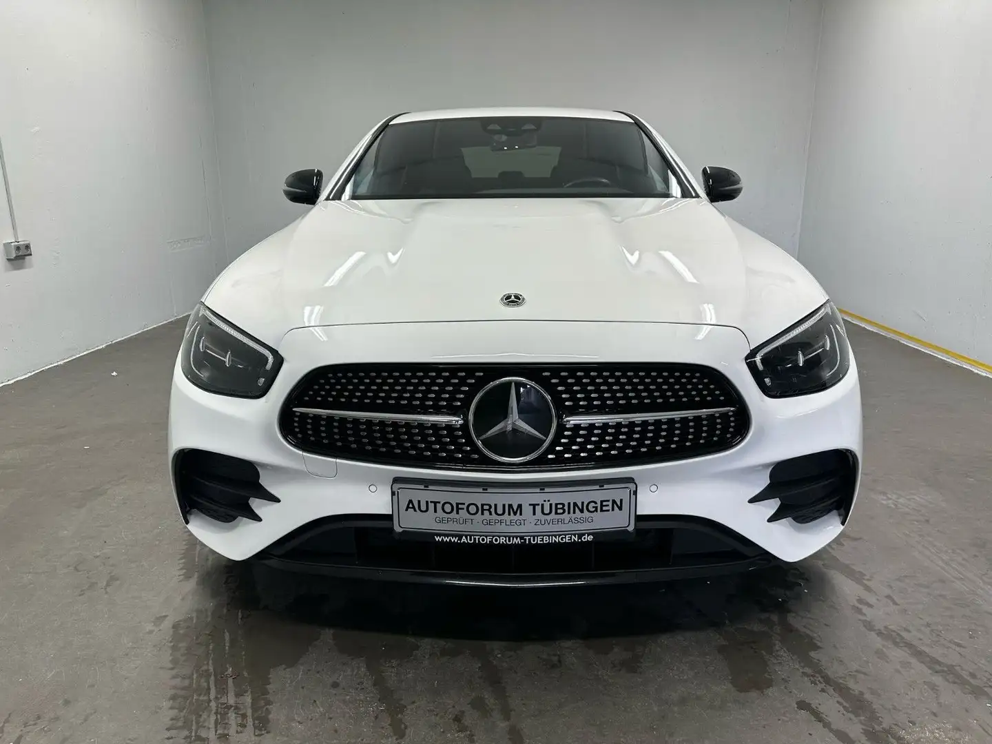 Mercedes-Benz E 220 d Autom. AMG-LINE*NIGHT*DISTR*KAMERA*NAVI* Weiß - 2