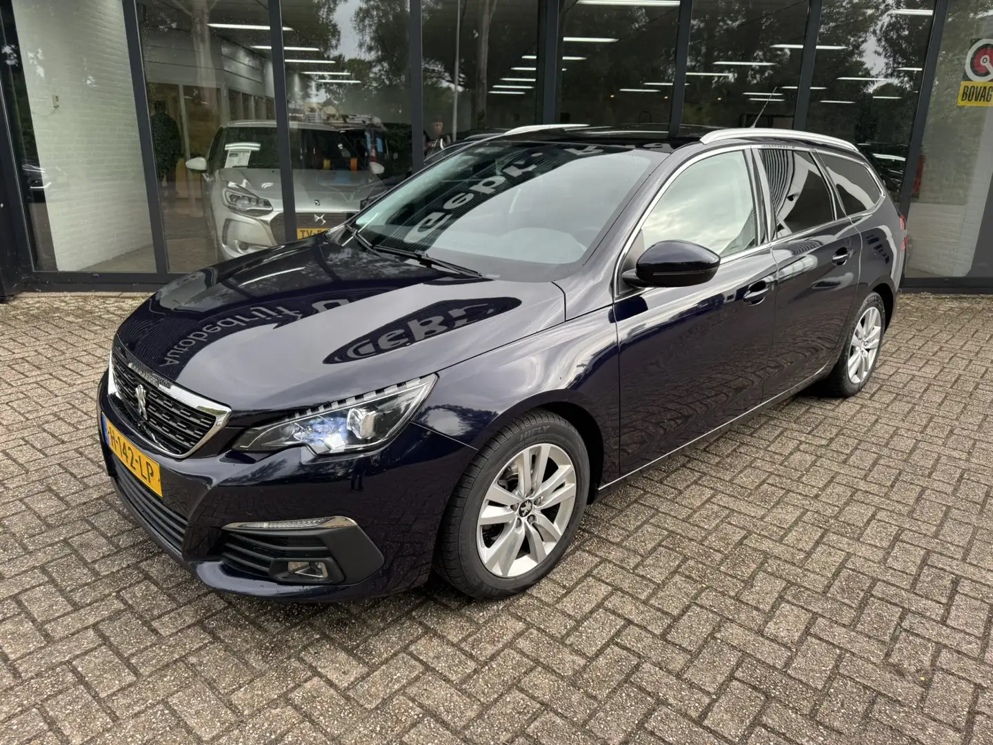 Peugeot 308 SW 1.2 PureTech Premium*Panoramadak*Navi*EXPORT/EX Blauw - 2