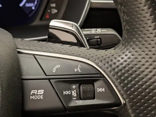 Audi RS Q3 view 9