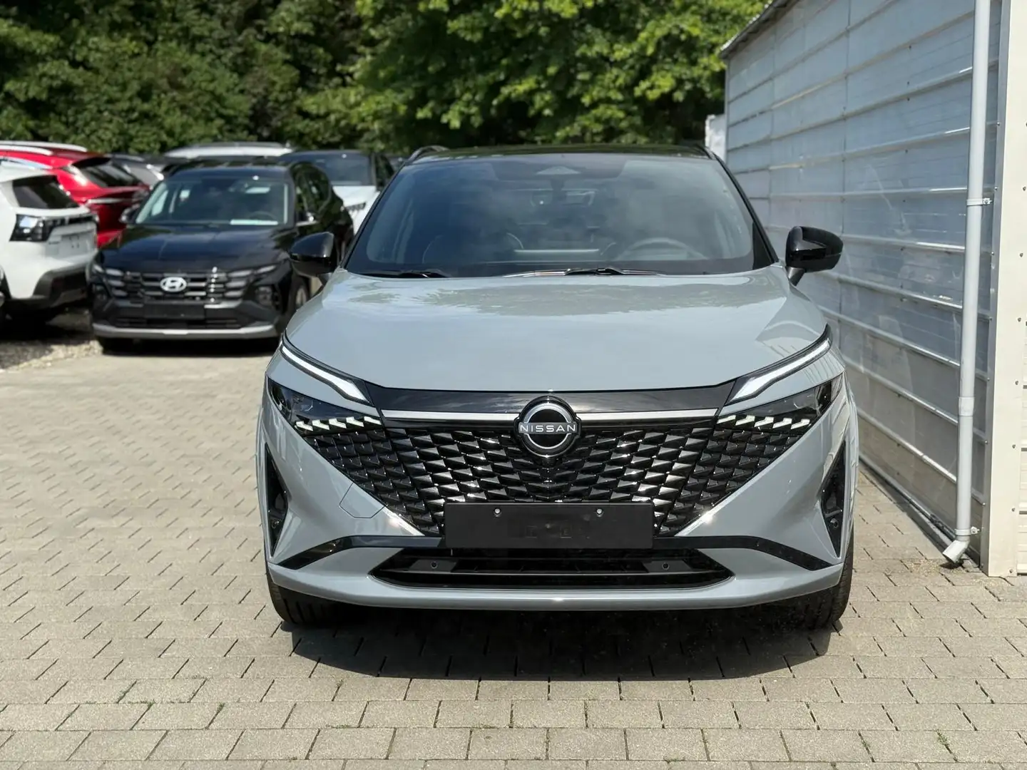 Nissan Qashqai N-DESIGN 1.3 mHEV AT Pano*20"*NAVI*E-Heck*SHZ*H... Grau - 2