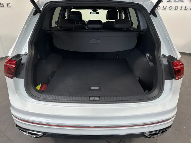 Volkswagen Tiguan Allspace view 6