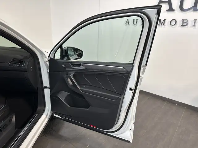 Volkswagen Tiguan Allspace view 9