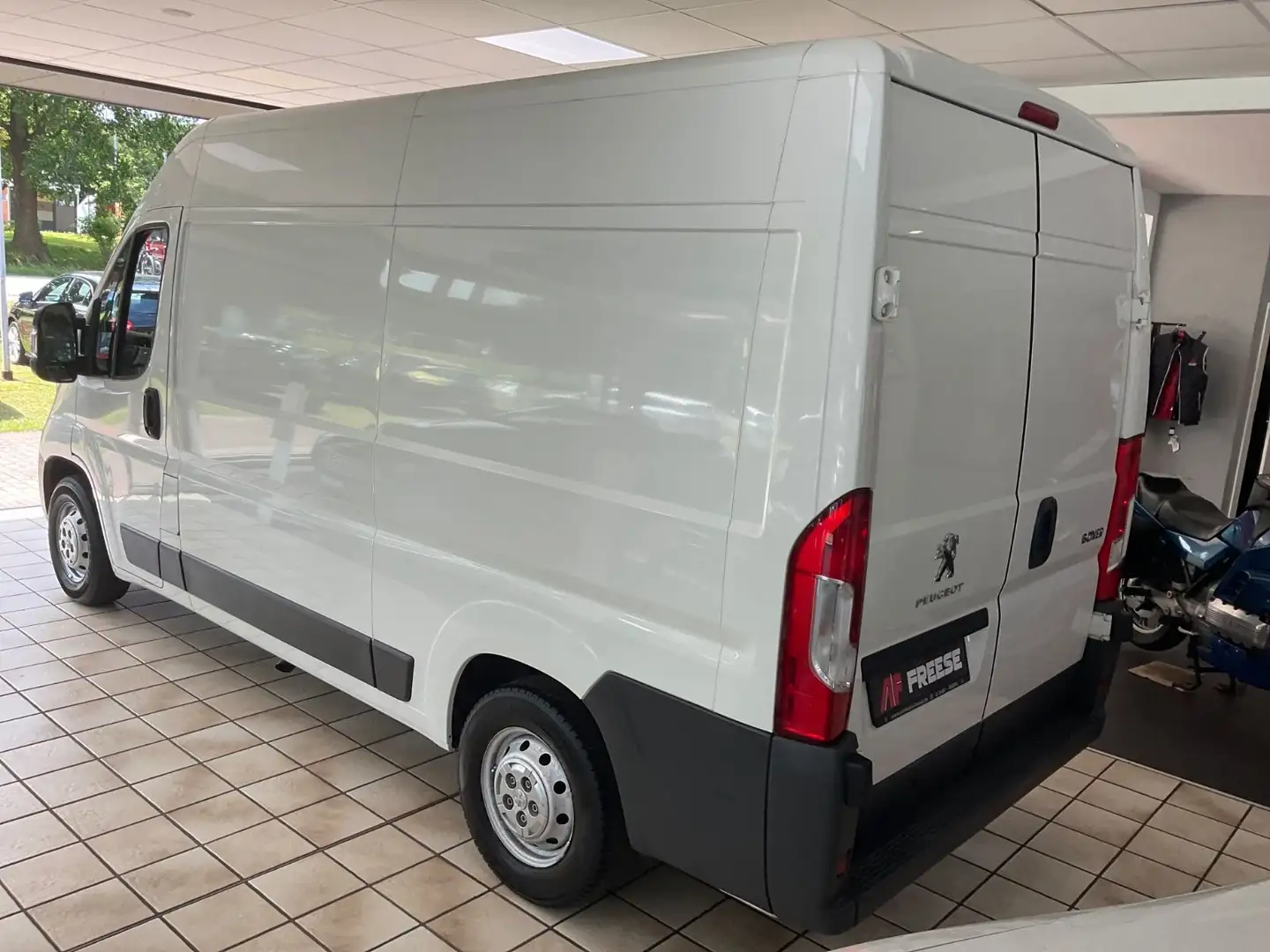 Peugeot Boxer Kasten Hochraum 333 L2H2 Pro BlueHDi 160 Blanc - 2