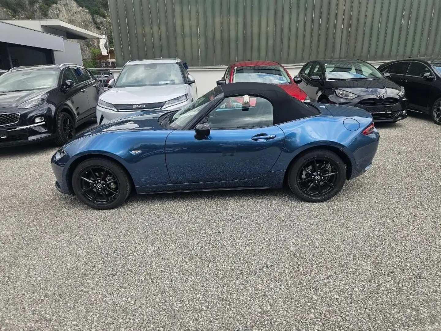 Mazda MX-5 Soft Top G132 Attraction Blau - 2
