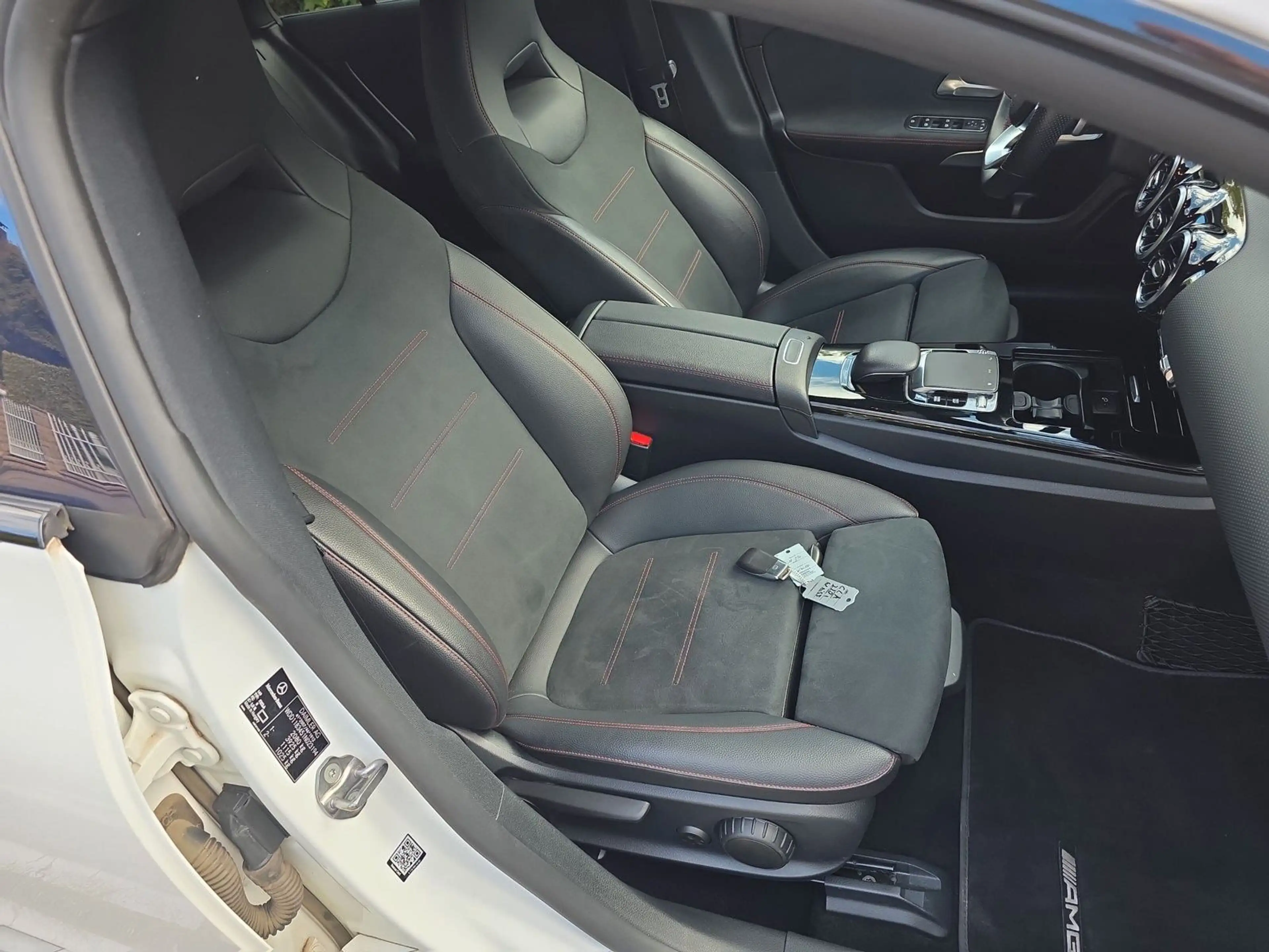 Mercedes-Benz CLA 220 4Matic AMG LINE — photo 13