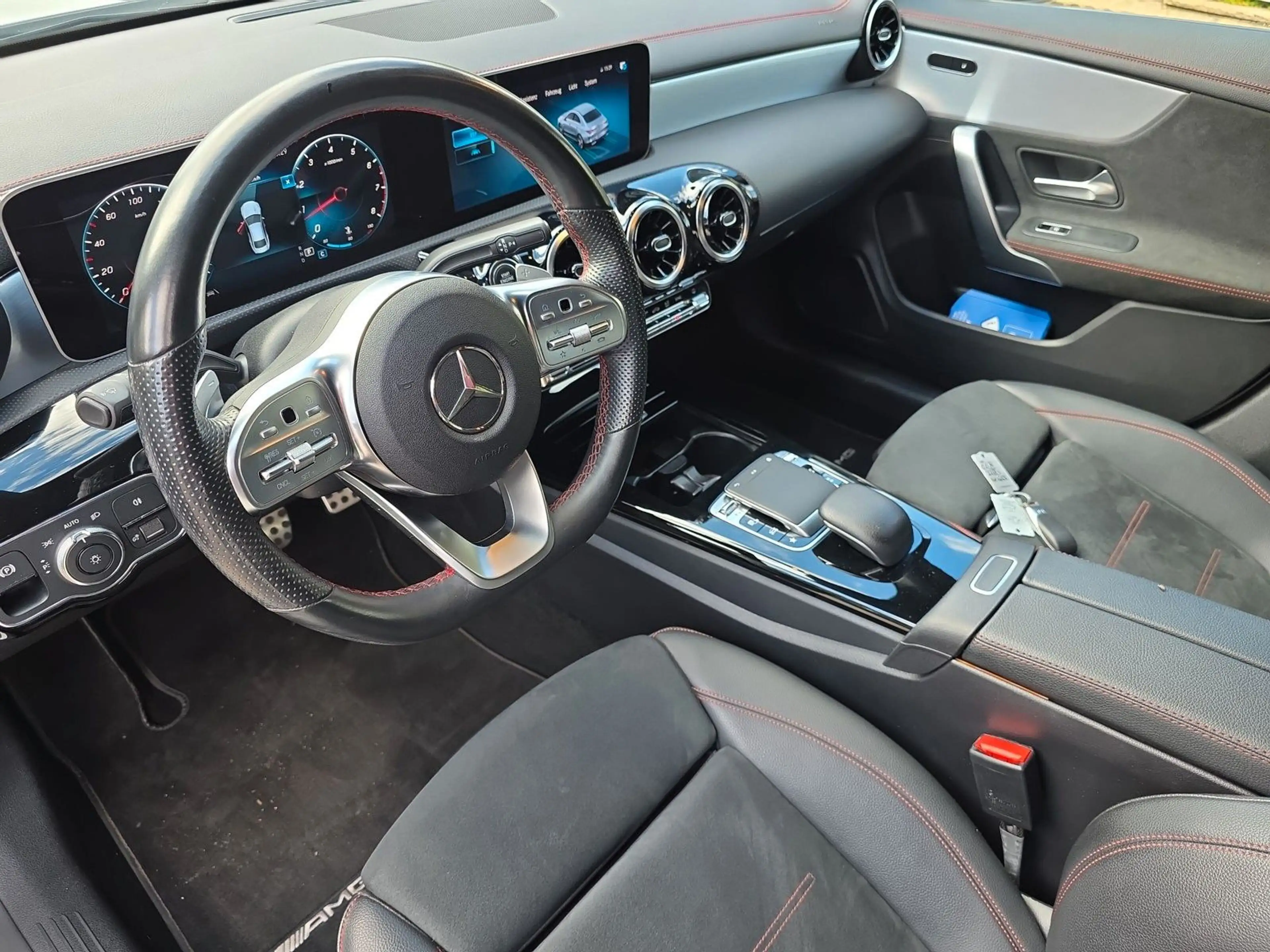 Mercedes-Benz CLA 220 4Matic AMG LINE — photo 10