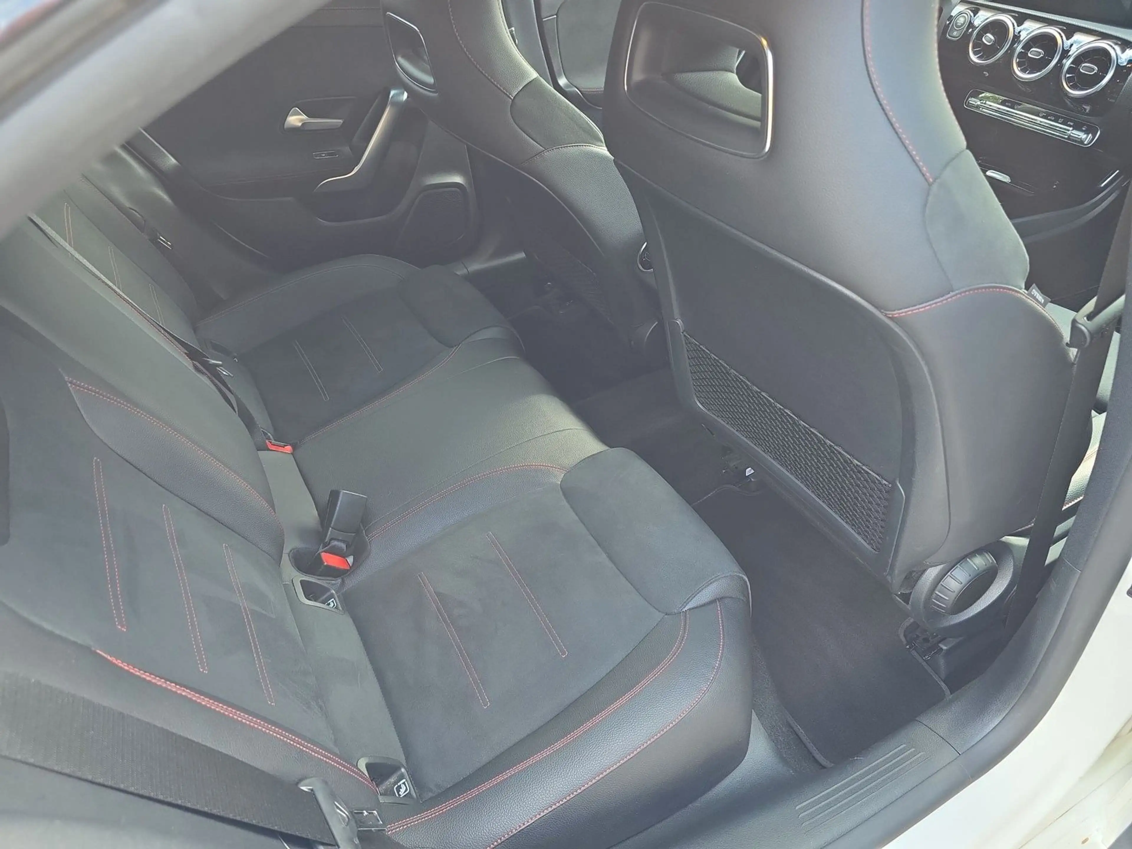 Mercedes-Benz CLA 220 4Matic AMG LINE — photo 14