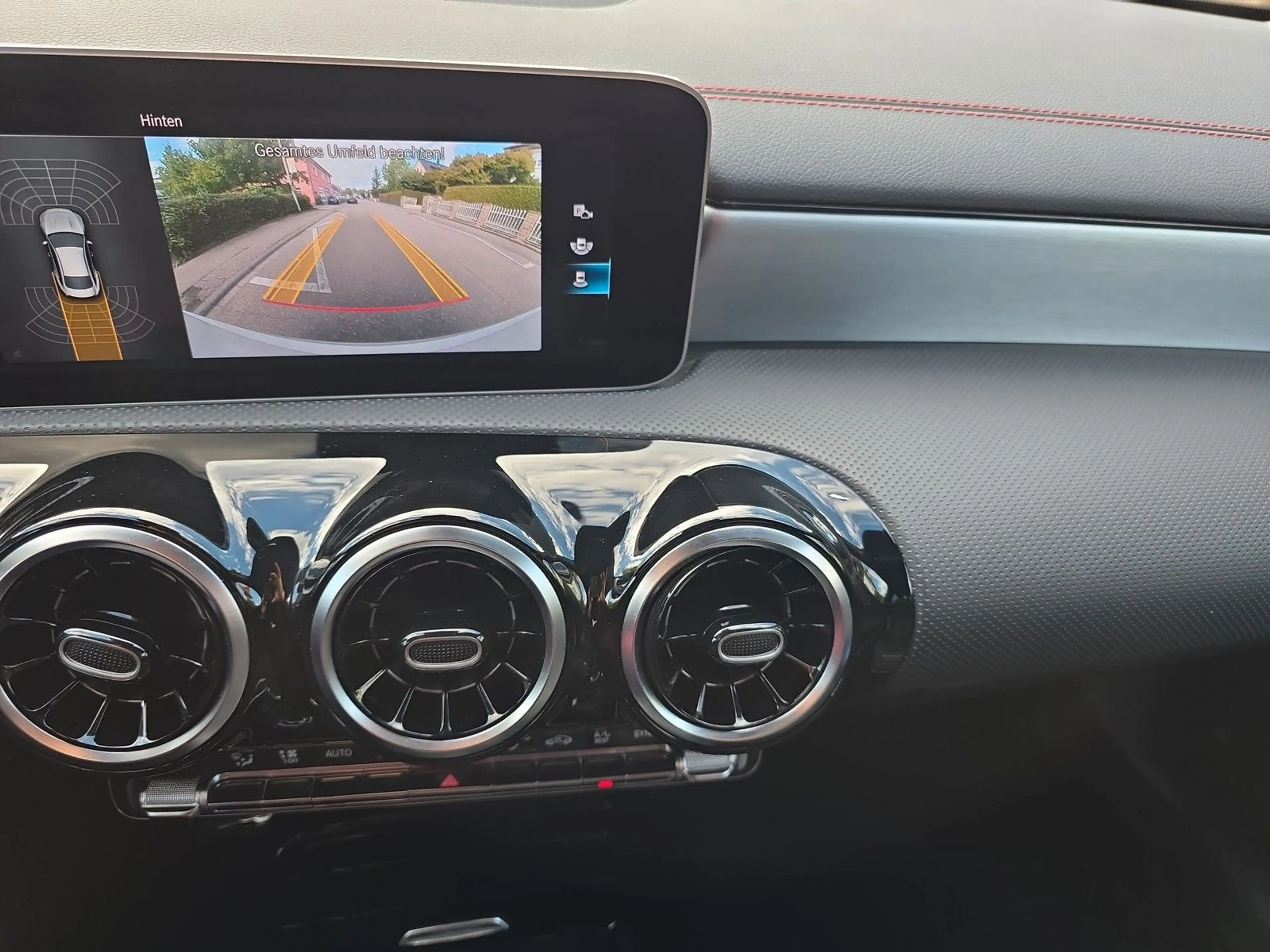 Mercedes-Benz CLA 220 4Matic AMG LINE — photo 11