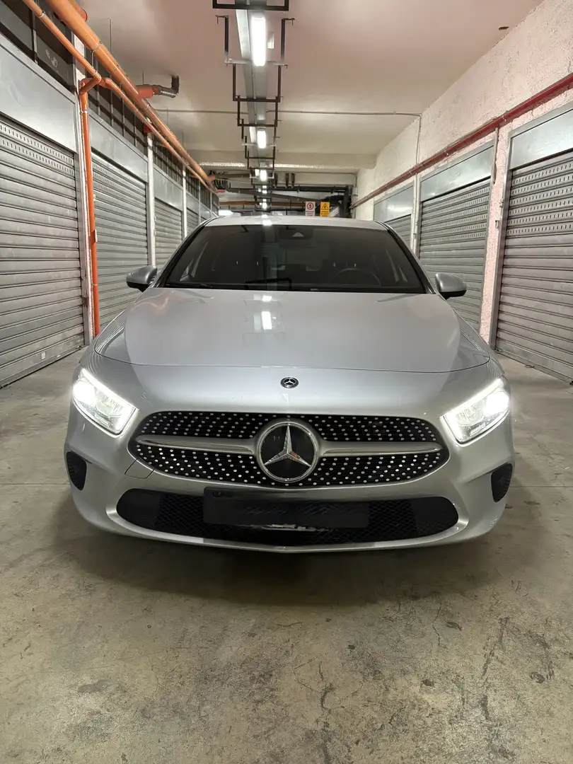 Mercedes-Benz A 180 A 180 d Sport automatic Ambient Light Gris - 1