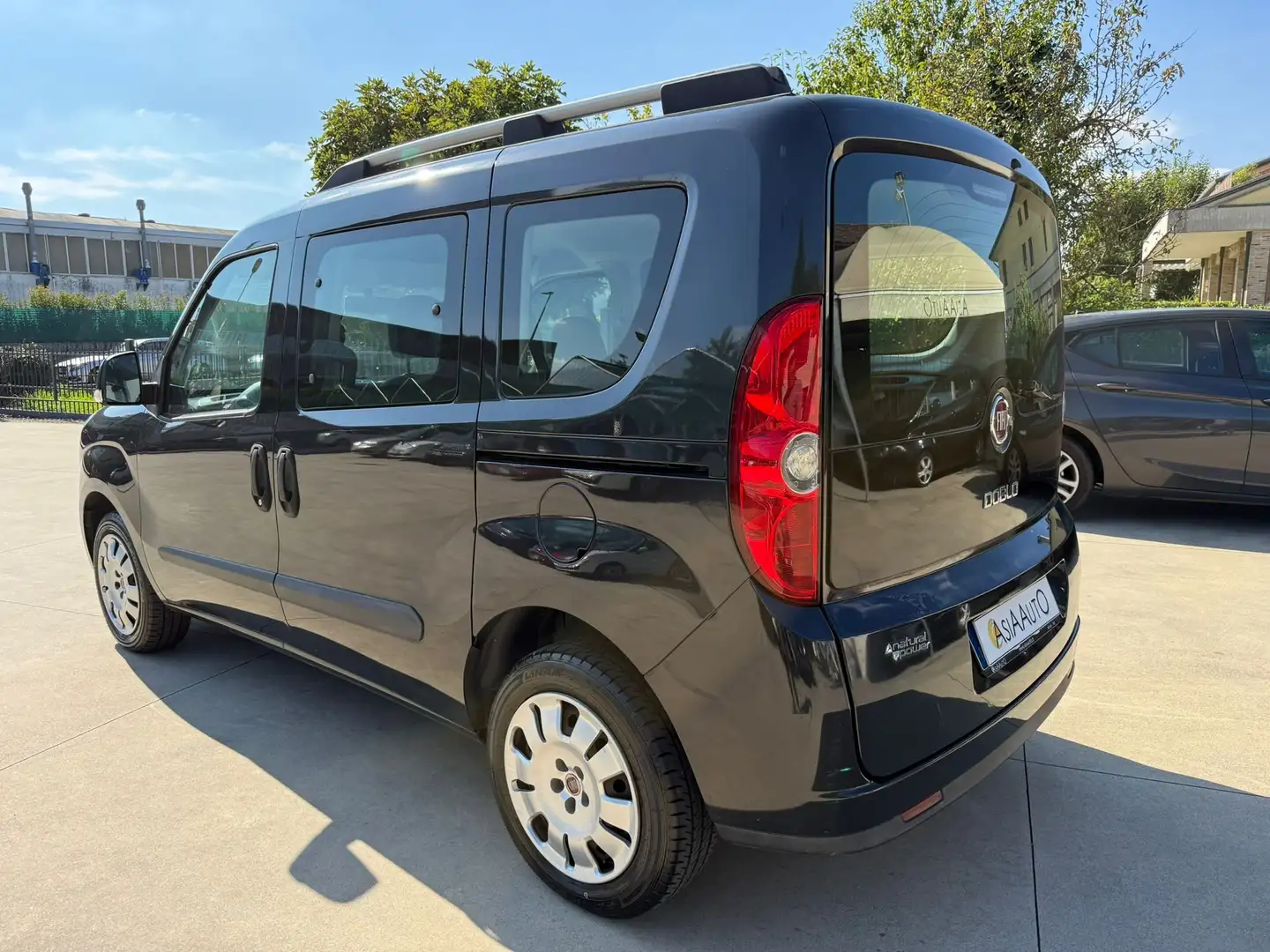 Fiat Doblo 1.4  nat power METANO 120cv Unico-pr Schwarz - 1
