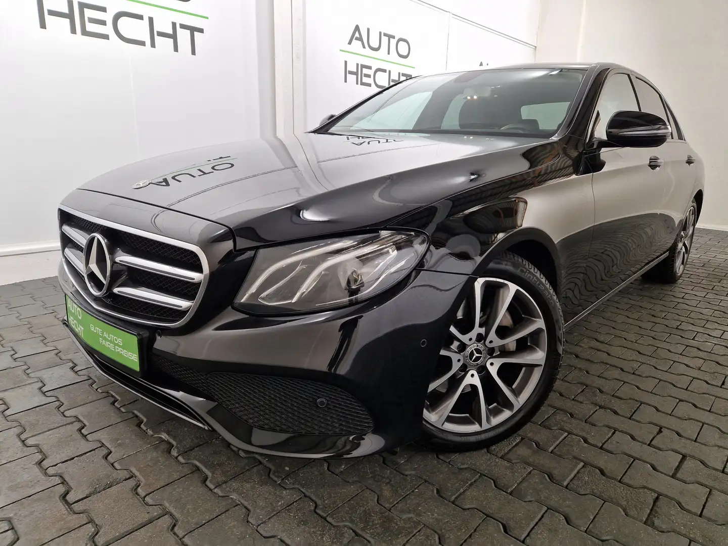 Mercedes-Benz E 220 d Avantgarde Schiebedach, LED, Kamera, DAB Zwart - 1