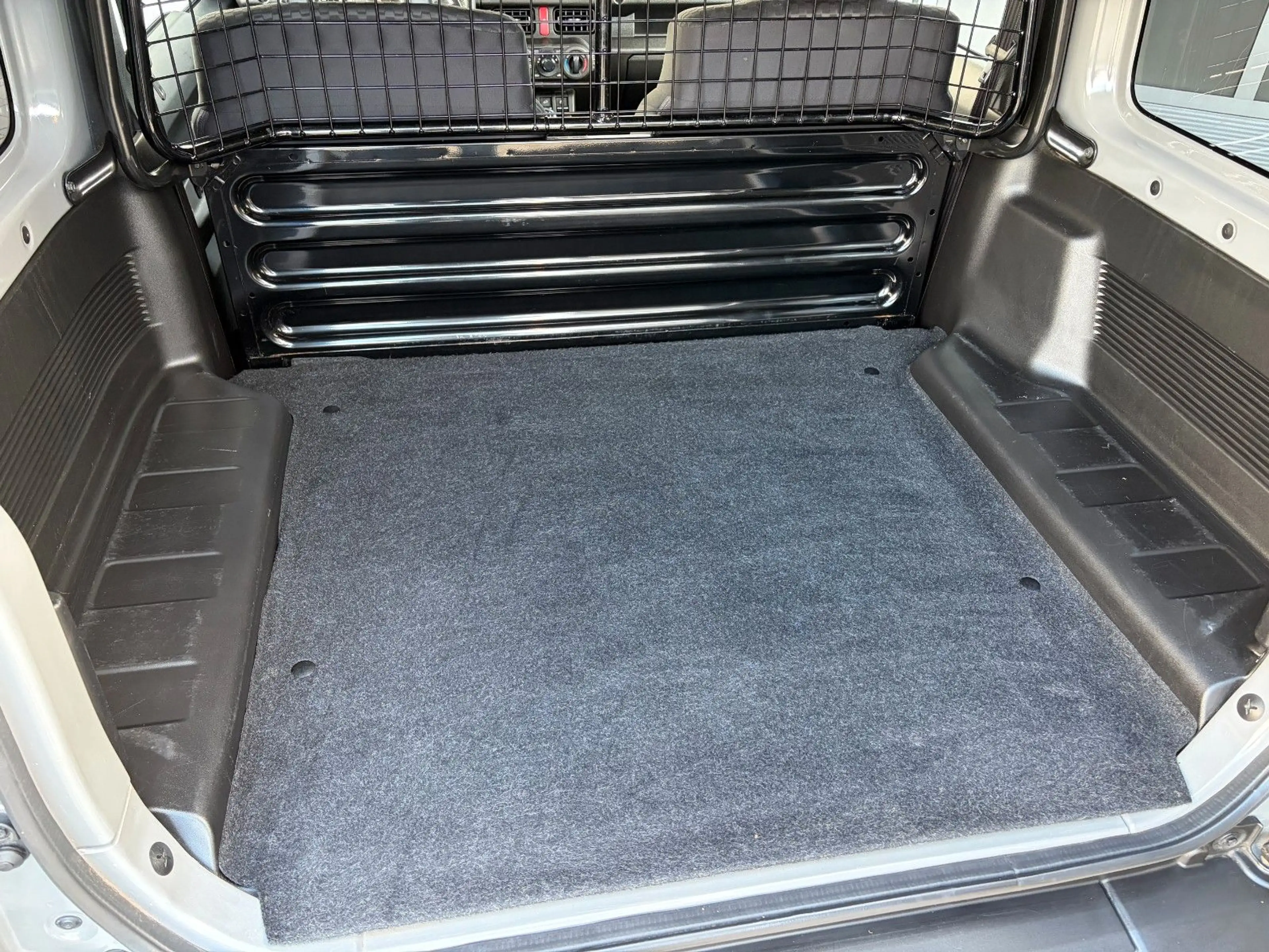 Suzuki Jimny STANDHZG SUZUKI-SCHECKH DACHTRÄGER+LEITER — photo 13