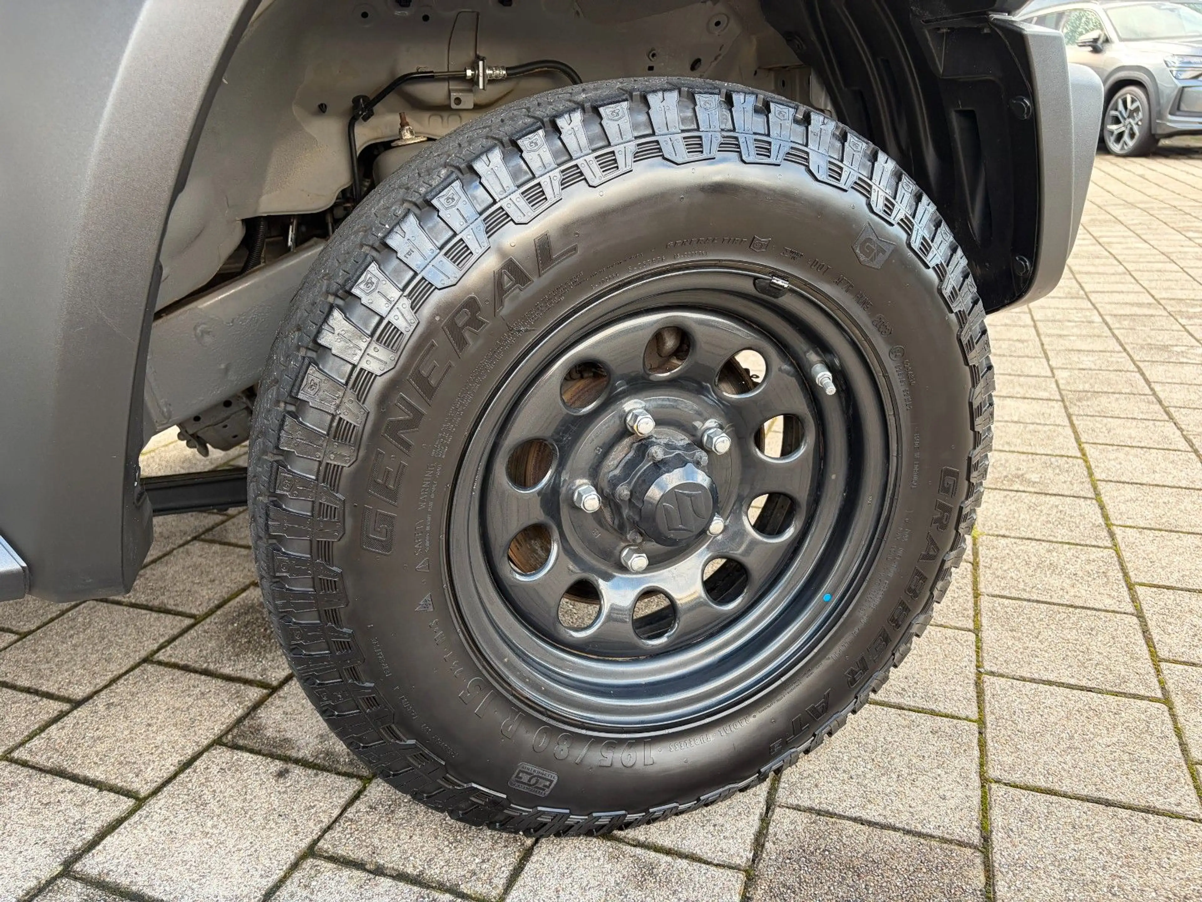 Suzuki Jimny STANDHZG SUZUKI-SCHECKH DACHTRÄGER+LEITER — photo 3