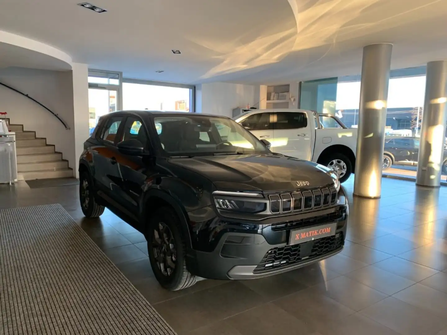 Jeep Avenger 1.2 Turbo MHEV Longitude AUTOMATICA Schwarz - 1