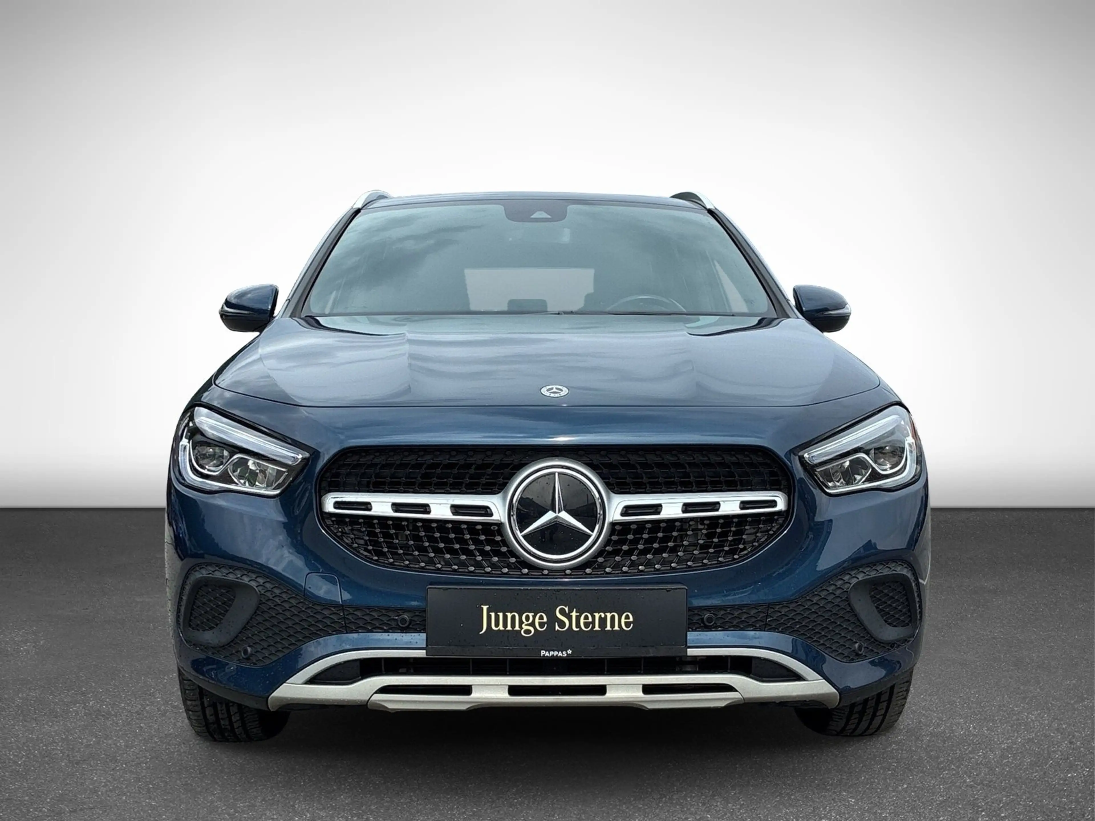 Mercedes-Benz GLA 180 d PTS Cam Navi LED SHZ — photo 4
