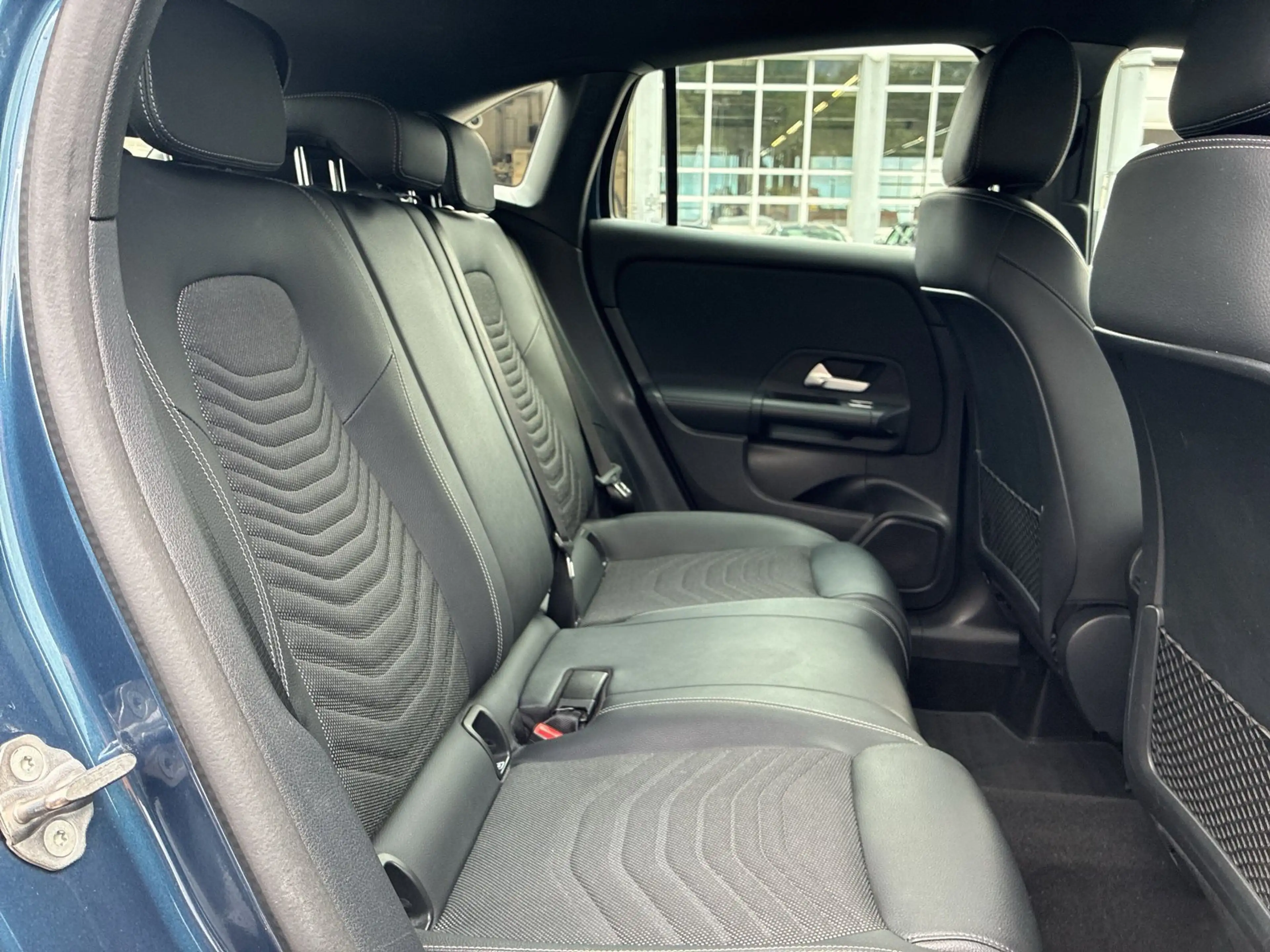Mercedes-Benz GLA 180 d PTS Cam Navi LED SHZ — photo 18