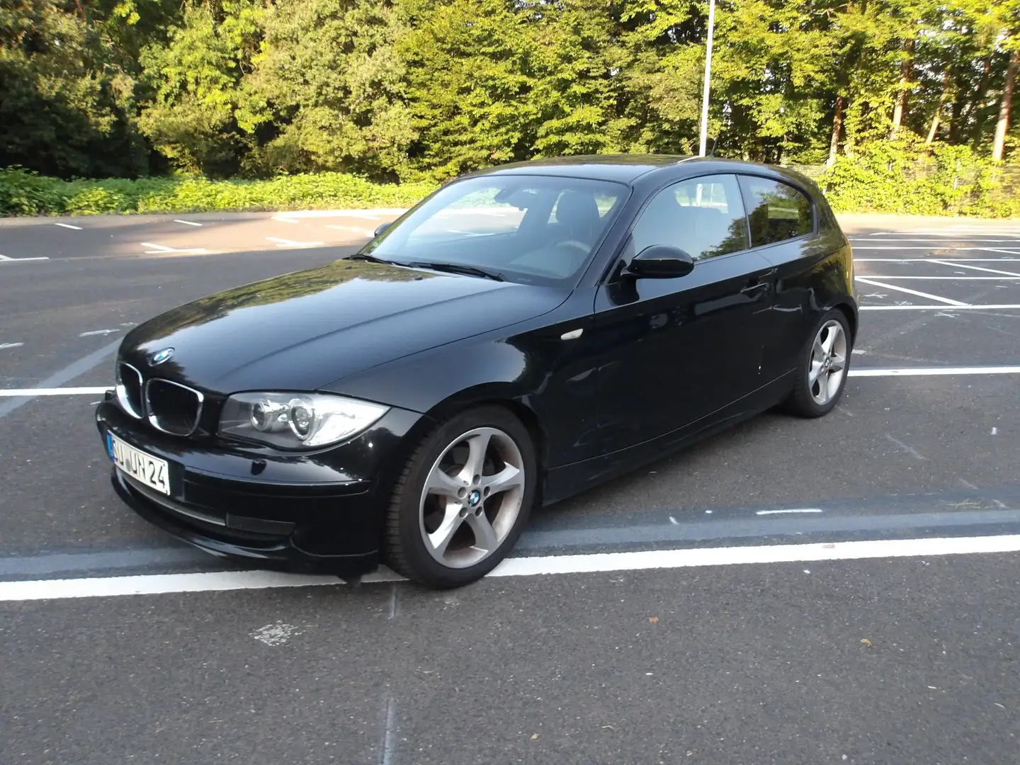 BMW 120 120d MSport Paket(Kette macht leichte Geräusche Černá - 1