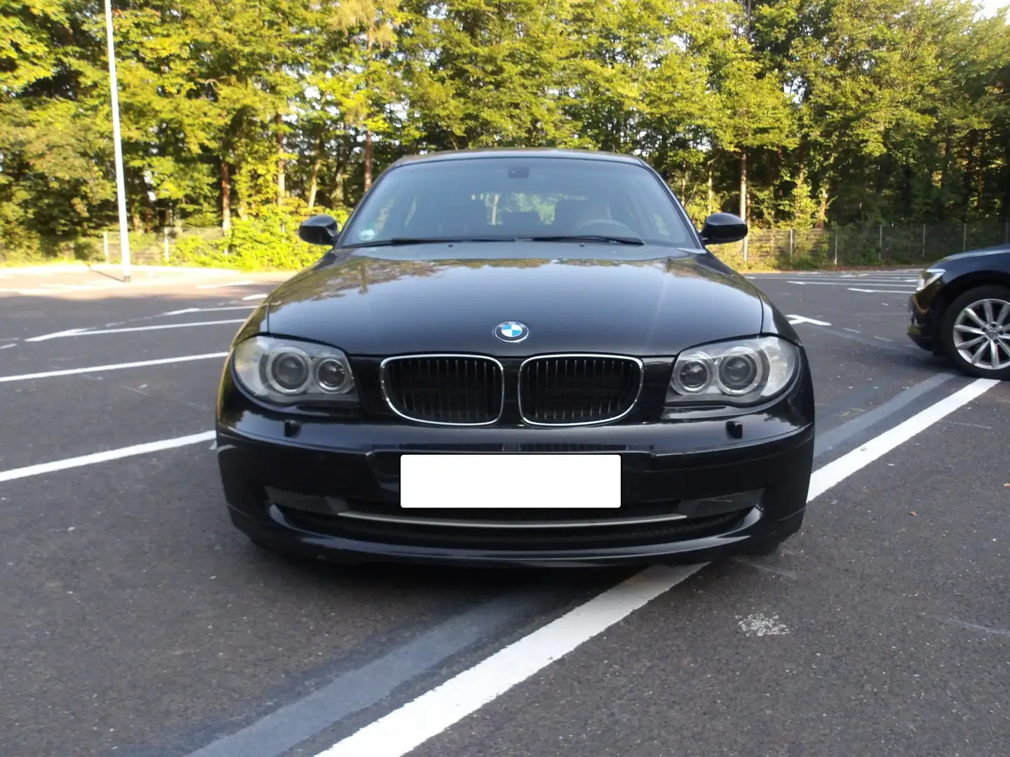 BMW 120 120d MSport Paket(Kette macht leichte Geräusche Černá - 2