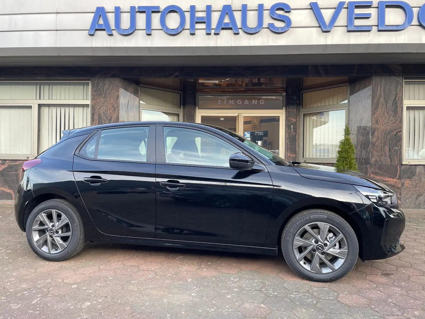 Opel Corsa Edition 1,2 Carplay Sitz- u. Lenkradheiz. Schwarz - 1