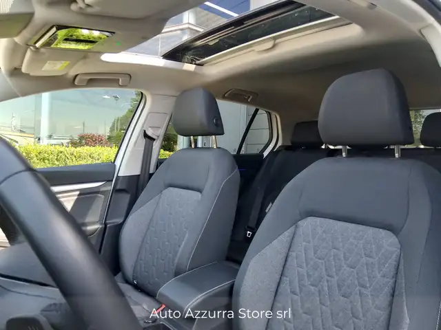 Volkswagen Golf view 8