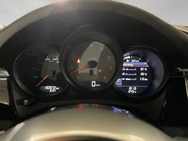 Porsche Macan view 15
