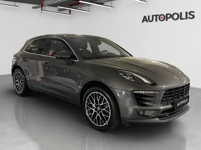 Porsche Macan view 10