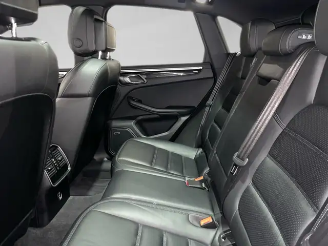 Porsche Macan view 12