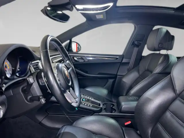 Porsche Macan view 11