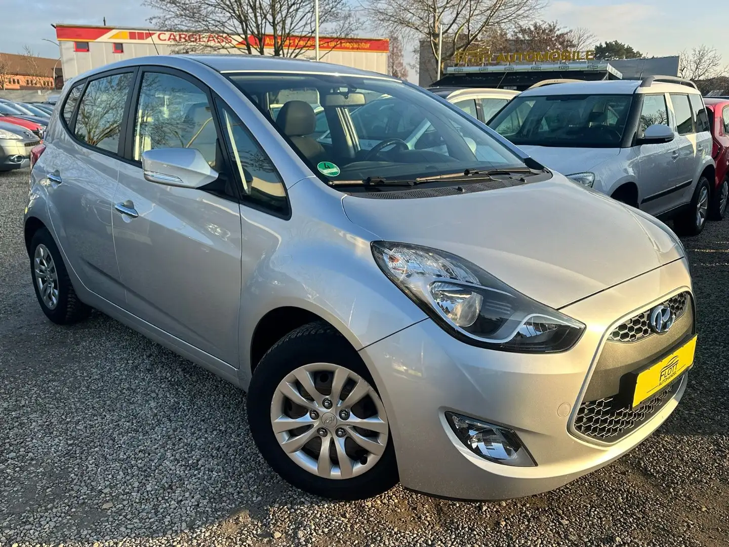 Hyundai iX20 blue Classic *33TKM*1.HD*Klimaaut.* TÜV Neu Silber - 1