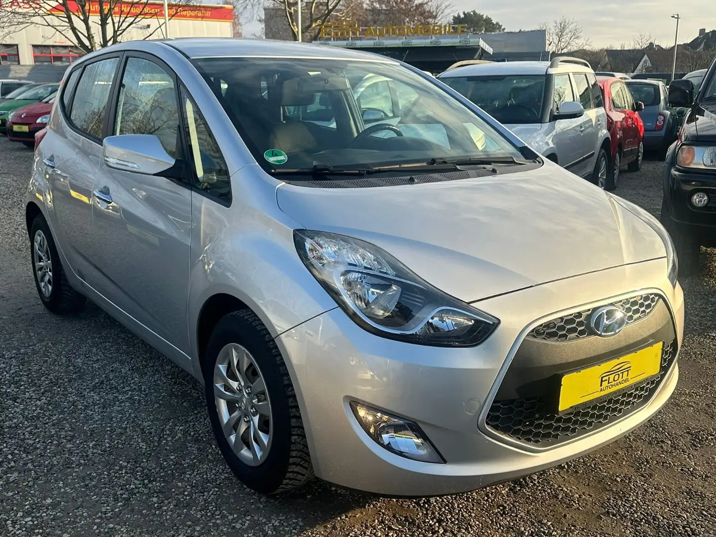 Hyundai iX20 blue Classic *33TKM*1.HD*Klimaaut.* TÜV Neu Silber - 2