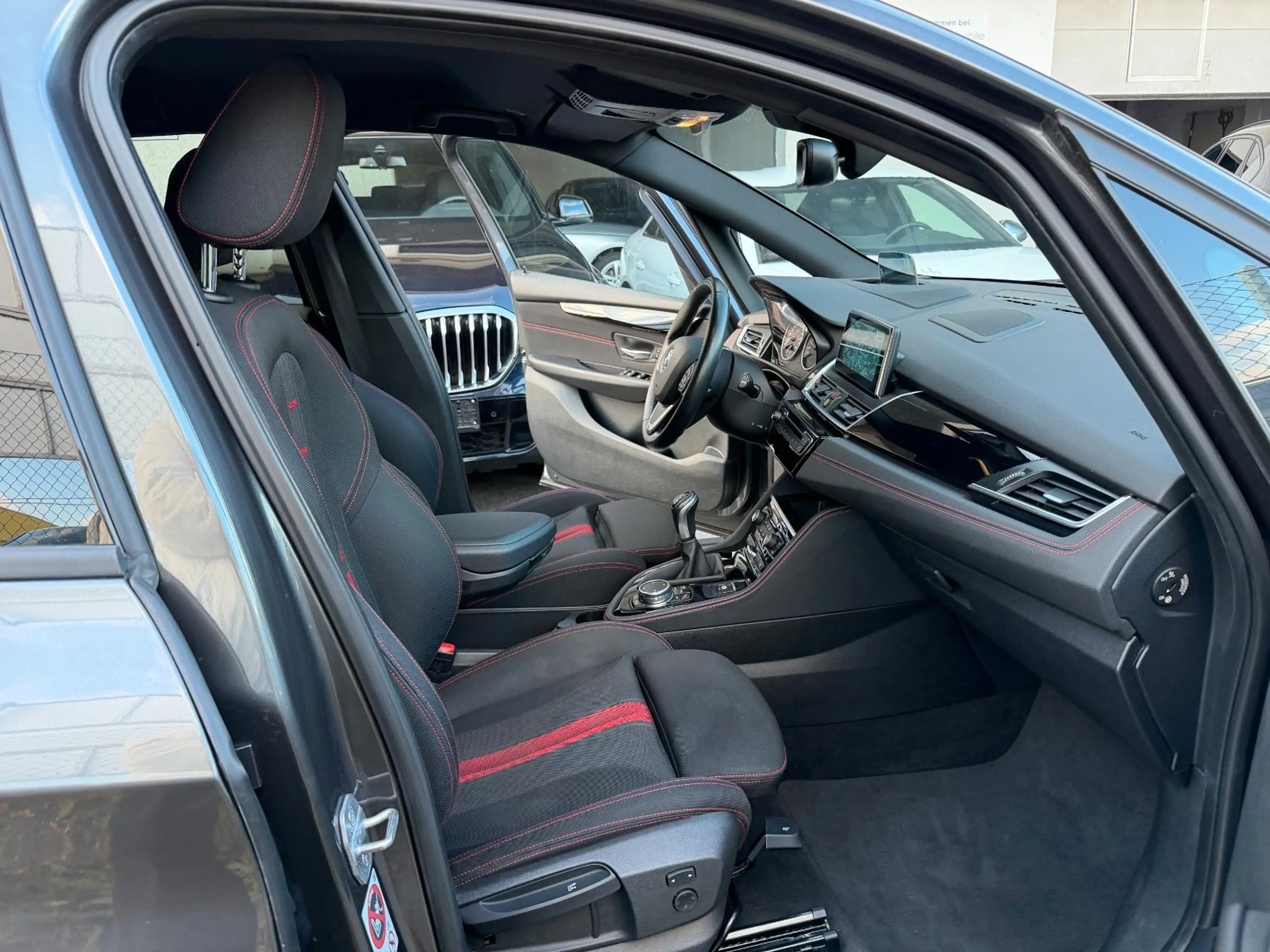 BMW 218 218 Sport Line Navi Head-Up Keyless-go LED H&K. — photo 12