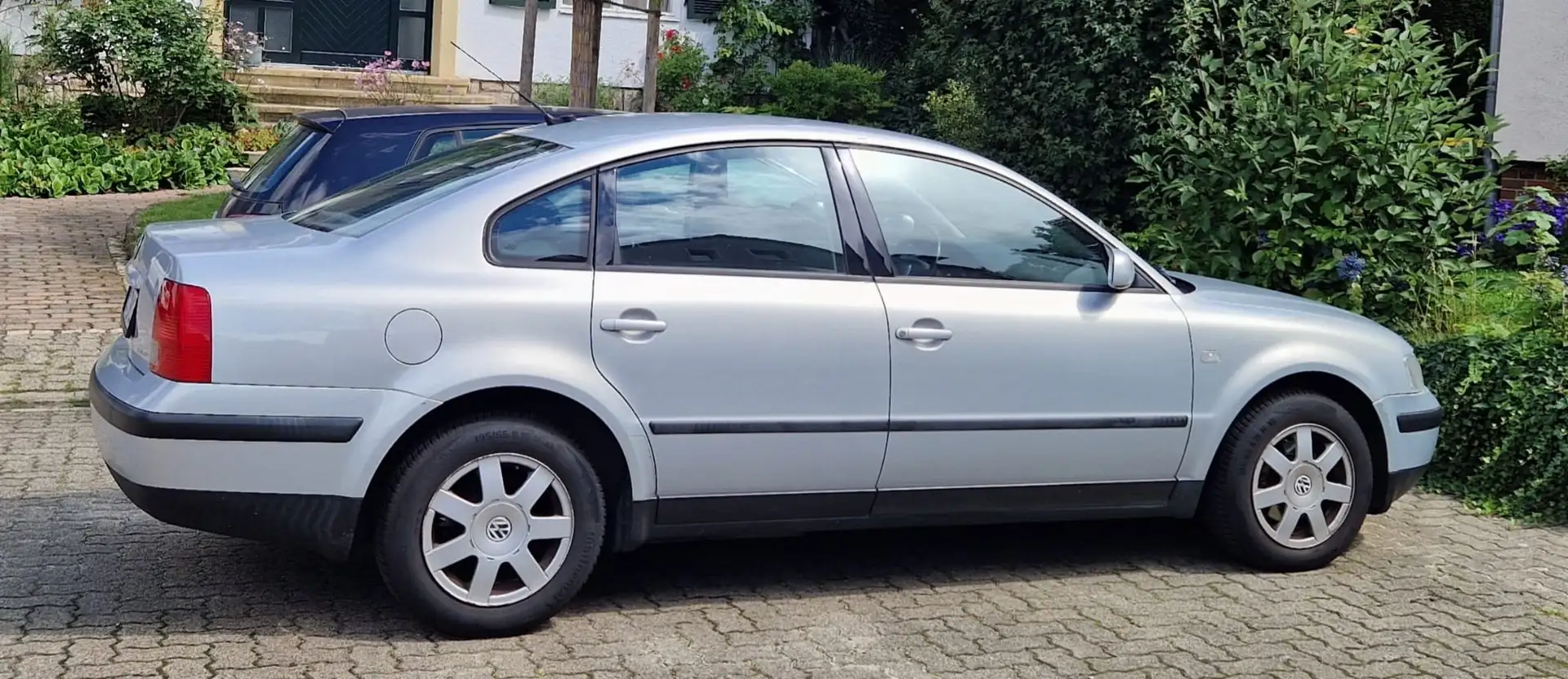 Volkswagen Passat Passat 1.6 Срібний - 1
