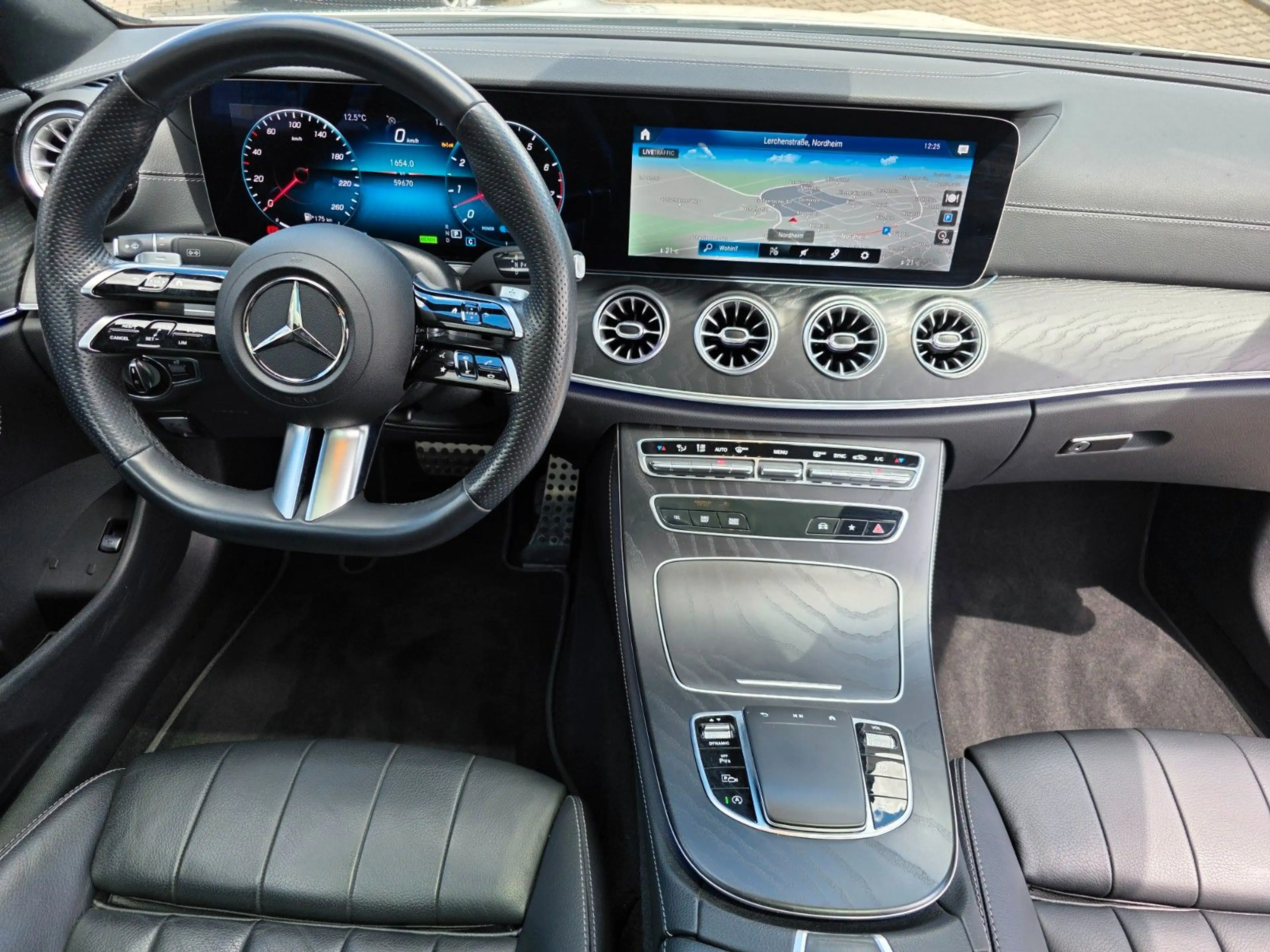 Mercedes-Benz E 450 Coupe 4Matic/Burmester/Panorama/AMG-Line — photo 11