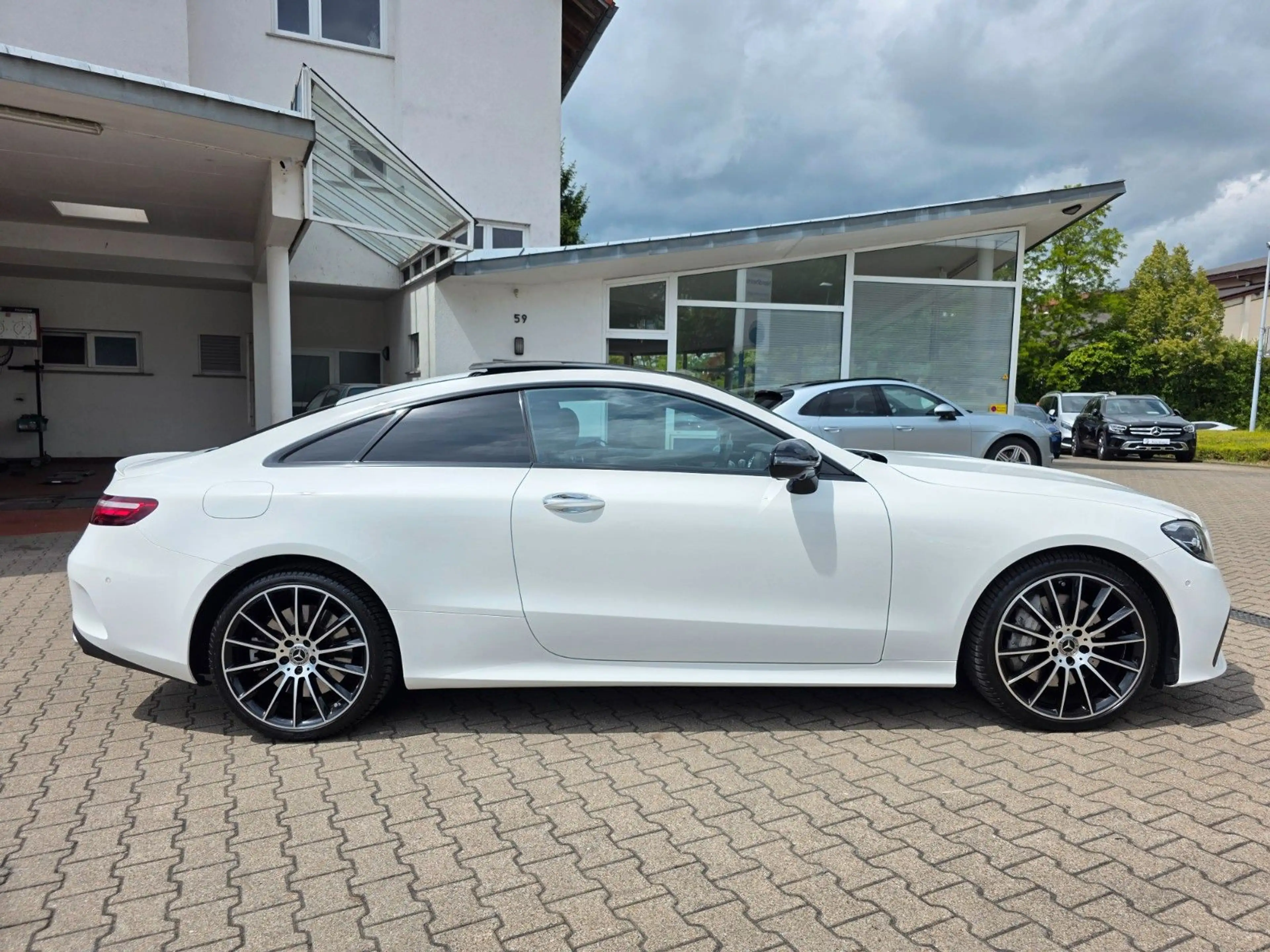 Mercedes-Benz E 450 Coupe 4Matic/Burmester/Panorama/AMG-Line — photo 4